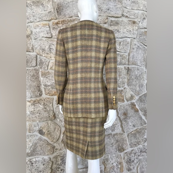 Beautiful Vintage Salvatore Ferragamo 80s 90s Plaid Wool Skirt Suit Gold Buttons - Picture 13 of 16